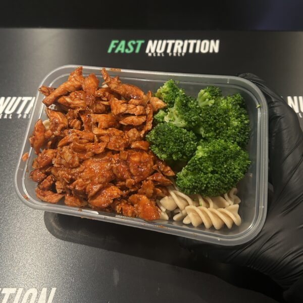 Healthy meal with chicken, broccoli, and pasta for fitness and nutrition.